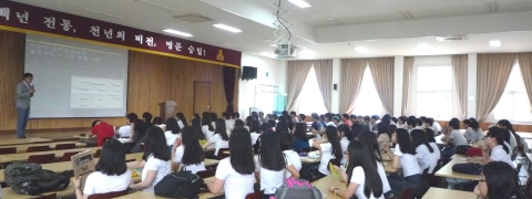건국대가 인천 대구 천안 광주 부산 등 지역별 거점 고교를 직접 방문해 진로탐색 기회를 제공하고 진학지도와 입시설명을 하는 ‘찾아가는 대학 진락진로상담’(KU 아웃리치(Out Re