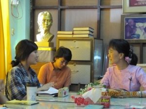 아웅산 수치여사와 하자작업장학교 청소년들과의 회견(2011.2)