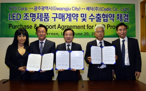 강운태 시장을 단장으로 한 광주시 투자통상방문단은 20일 미국 뉴욕州 마운트버넌市의 KTS社와 쎄딕㈜간에 LED 조명제품 1,000만불 규모의 구매 계약을, KTS社와 한국광산업진