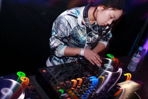 바이미가 "클럽데이 Friday Night Fever"에 초청되어 디제잉을 펼칠 DJ MIAUU