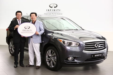 인피니티는 7인승 럭셔리 크로스오버 올 뉴 인피니티 JX(The All-new INFINITI JX)의 1호차 전달식을 갖고 차량 인도를 시작했다고 밝혔다.