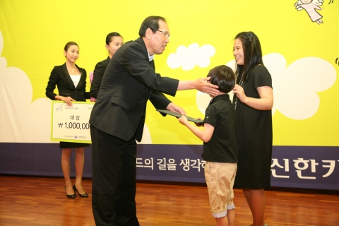 신한카드(사장:이재우, www.shinhancard.com)는 제11회 꼬마 피카소 그림 축제의 시상식을 서울 충무로 본사 10층 강당에서 6월 29일에 열었다.
