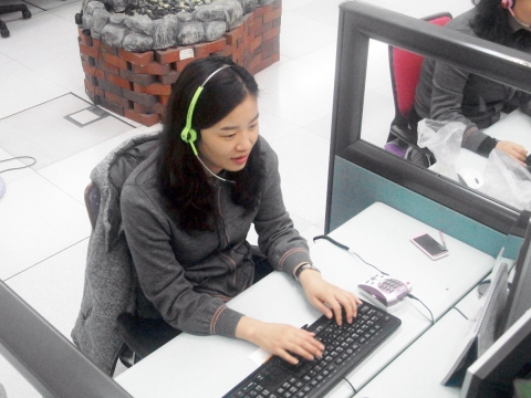 ktis(대표이사 조성호)는 4일부터 114전화번호안내 인사멘트를 기존 “사랑합니다 고객님”에서 “힘내세요 고객님”으로 변경한다고 3일 밝혔다.