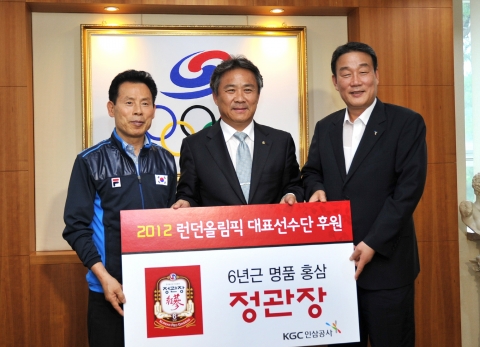 KGC인삼공사(대표이사 방형봉)이 런던올림픽대회를 준비하는 대한민국 국가대표 선수단의 선전을 위해 태릉선수촌을 방문하여 정관장 홍삼을 전달했다.