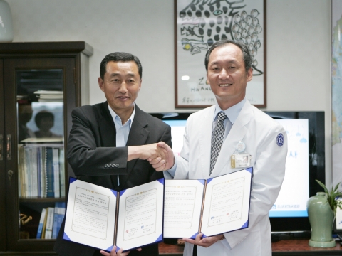 광주시 소방안전본부(본부장 박청웅)는 응급환자에 대한 병원 전 의료지도와 상담 등을 위해 조선대학교 병원(병원장 민영돈)과 119구급상황관리센터에 지도의사 배치를 위한 업무협약을 
