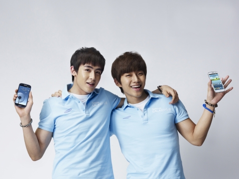 삼성전자는 2PM, Miss A, 씨스타, 포미닛 등 국내 대표 아이돌 48명과 함께 2012 런던 올림픽에서의 승리를 기원하는 '갤럭시SⅢ 스타디움(Stadium)�
