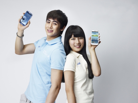 삼성전자는 2PM, Miss A, 씨스타, 포미닛 등 국내 대표 아이돌 48명과 함께 2012 런던 올림픽에서의 승리를 기원하는 '갤럭시SⅢ 스타디움(Stadium)�