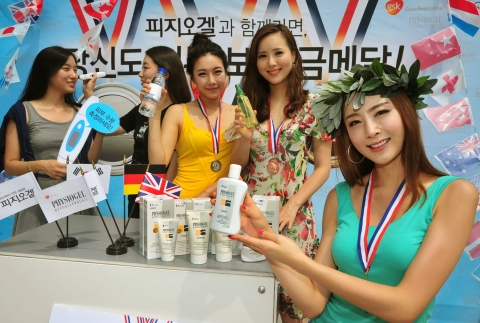 글락소스미스클라인(GSK)은 런던 올림픽을 앞두고, 8일 신촌Yes Apm에서 보습제 피지오겔과 함께하는 행사를 통해 일반인을 대상으로 보습관리에 대한 정보를 제공하고 피부 수분도를 측정하는 이벤트를 진행했다.