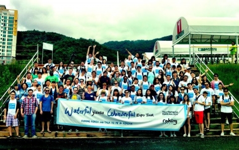 대한민국 홍보 공작소 락킹코리아는 지난 7월 7일, 100명의 외국인들을 이끌고 2012 여수세계박람회장을 찾아 다양한 미션 이벤트를 펼쳤다.