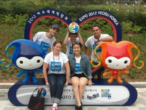 대한민국 홍보 공작소 락킹코리아는 지난 7월 7일, 100명의 외국인들을 이끌고 2012 여수세계박람회장을 찾아 다양한 미션 이벤트를 펼쳤다.