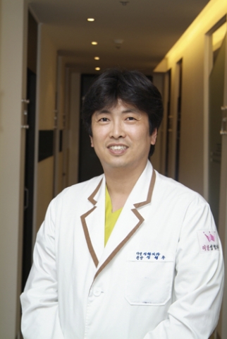 리얼성형외과 성형우 원장