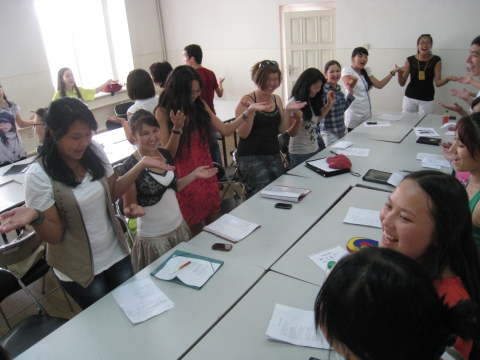 상명대로부터 한글교육을 받고 있는 키르기즈스탄의 학생들