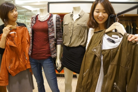 현대백화점 무역센터점은 24일 가을 옷을 선보인다