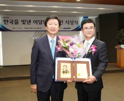 Mr. Cho, Syung-Hyun, chairman of a medical appliance company, Nuga Medical Co., Ltd., (www.nuga.kr) was awarded the 51st ‘Honorary Korean Trader of the Month’ for his contribution in excellent actual exports.