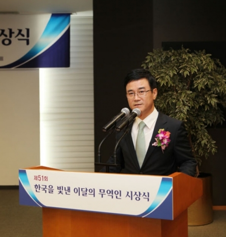 Mr. Cho, Syung-Hyun, chairman of a medical appliance company, Nuga Medical Co., Ltd., (www.nuga.kr) was awarded the 51st ‘Honorary Korean Trader of the Month’ for his contribution in excellent actual exports.