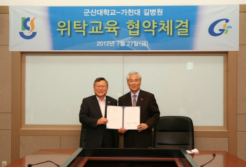 좌/군산대 채정룡 총장, 우/가천대병원 이명철 원장
