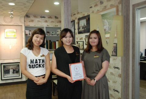 웨딩컨설턴트 업체 ‘웨딩M’(대표 최병호, 수성구 삼덕동2가 소재)은 지난 31일 대구사회복지공동모금회(회장:조해녕)와 업계 최초로 CRM협약식을 맺고, 착한가게 캠페인에 118번