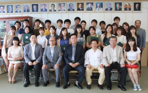 건국대학교 총동문회 건국장학회(회장 이한우)는 1일 건국대 법과대학 법학과 조민지 학생 등 재학생 32명에게 장학금 6,400만원을 전달했다고 밝혔다.