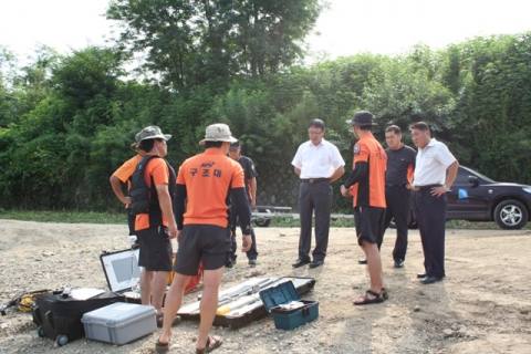 연천소방서(서장 서은석)는 7일 연천군 청산면 대전리 소재 도하훈련장(한탄강)에서 수난사고 대응능력을 한 단계 높이기 위한 수난구조장비 조작훈련을 실시했다.