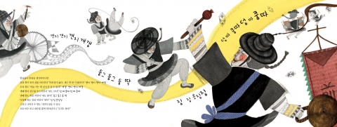 금강산에 가기로 결정한 팔 형제가 흥겹게 풍물을 치고 있다.