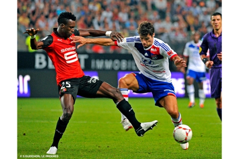 사진은 지난 11일 ‘올림피크 리옹’이 현대차 로고를 단 유니폼을 처음 선보인 ‘스타드 렌 FC(Stade Rennais FC)’와의 원정 개막전 경기 모습. ‘올림피크 리옹’은 전반 16분 미드필더 요앙 구르퀴프(Yoann Gourcuff, 26세, 프랑스)의 골로 1:0으로 승리했다.