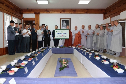 17일 범어사의 동명대학교 장학금 1억원 전달 장면4