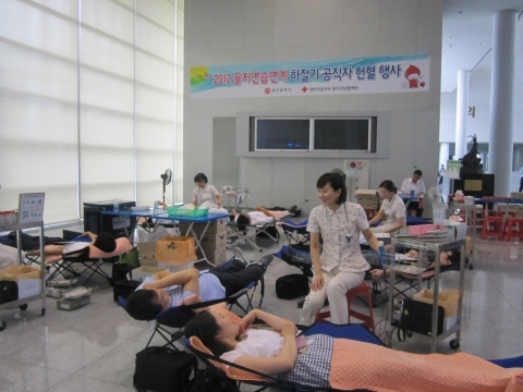 광주시는 대한적십자사 광주․전남혈액원과 함께 20일 오전 10시부터 하루동안 시청 1층 시민홀에서 ‘2012 을지연습과 연계한 하절기 공직자 헌혈행사’를 실시했다.
