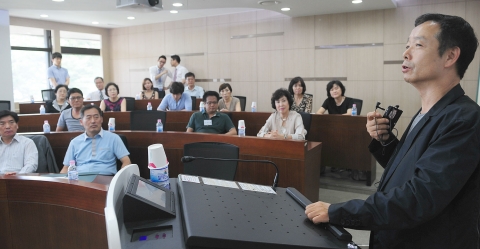 건국대는 21일 오후 교내 경영관에서 학교 인근 상인들의 발전기금과 장학금 기부 캠페인인 ‘KU 패밀리’ 회원 상인들과 주민들을 초청, ‘제1회 건국대와 지역사회가 함께하는 특별강