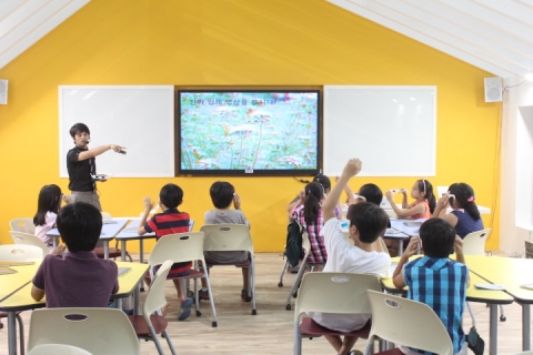 스마트교실기자재 전문업체 탐투스(주)는 2012 대한민국 과학창의축전에 참가하였다.