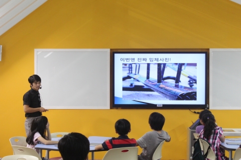 스마트교실기자재 전문업체 탐투스(주)는 2012 대한민국 과학창의축전에 참가하였다.