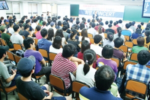 지난 토요일 남부행정고시학원에서 열린 “합격의 꿈을 꿔라” 남부 희망 콘서트에서 장승수 변호사가 수험생들에게 시험 합격을 위한 방법을 강연했다. 오는 8월 31(금)요일에도 공무원