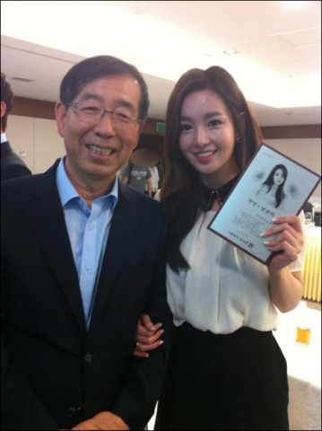 최원지인물화연구소, 시민과 함께 하는 희망서울 홍보대사 위촉패에 인물화상패 보급
