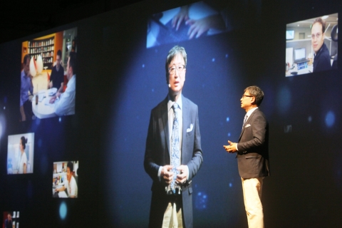 'IFA 2012' 개막에 앞서 열린 삼성전자 프레스 컨퍼런스에서 삼성전자 CE담당 윤부근 사장이 '한계를 뛰어넘는다'라는 주제로 발표하고 있다
