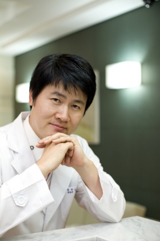 피부과전문의 반재용 원장
