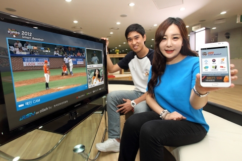 KT는 olleh tv에서 IB미디어넷과 공동으로 시청자가 응원하는 팀의 화면이나 해설을 직접 선택하여 시청하는 ‘2012 프로야구 편파중계 및 멀티앵글’ 서비스를 시작한다.