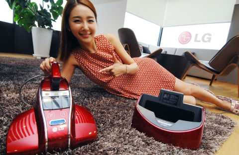 LG 침구청소기가 사업 초기 대비 월 평균 판매량이 10배 신장하며 출시 1년 반 만에 20만대 판매를 돌파했다.