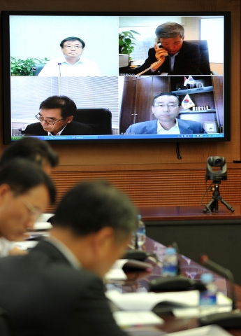 KOTRA는 11일 본사에서 9개 해외지역본부장을 온라인으로 연결, 긴급 화상회의를 개최해 침체기미를 보이고 있는 수출시장을 재점검하고 현장에서의 수출애로 해소를 통해 중소기업 수