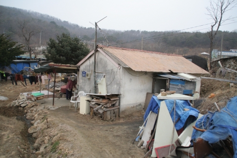 함께하는 사랑밭, 강화도 저소득가정 집수리 봉사 실시