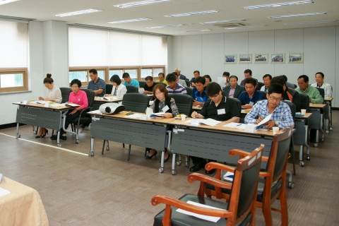 군산대학교는 9월 14일(금) 군산대학교 해양생물연구교육센터에서 전라북도의 위탁을 받아 개설한 2012년도 수산업전문가양성과정 입학식을 개최했다.