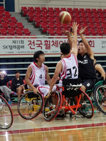 SK텔레콤이 주최하고 대한장애인농구협회가 주관하는 제 11회 'SK텔레콤배 전국 휠체어 농구대회'가 오늘 오전 울산 동천체육관에서 개최되었다.