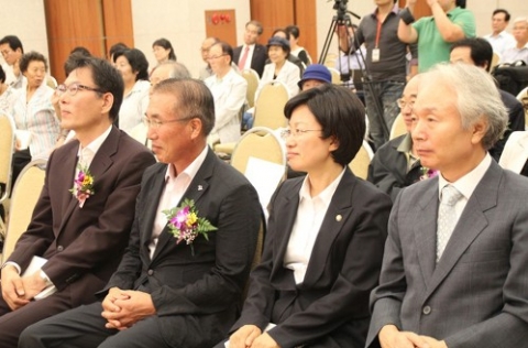 각계 인사들이 12일 오후 3시 서울 백범김구기념관 컨벤션홀에서 <박해전의 생각> 출판기념회를 열고 있다.