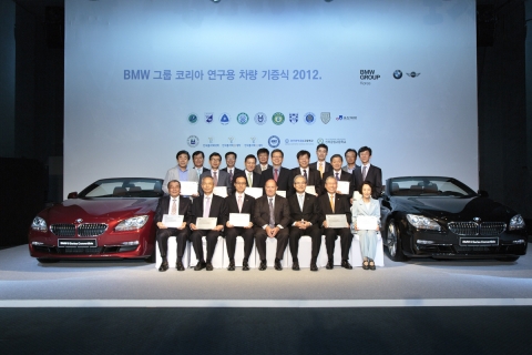 BMW 그룹 코리아(대표 김효준)는 18일 오전 서울 그랜드 하얏트 호텔에서 산학협력 대학 및 자동차 관련 학과가 있는 공업 특성화 고등학교 총 17개교에 연구용 차량을 기증하는 ‘연구용 차량 기증식’ 행사를 개최했다.