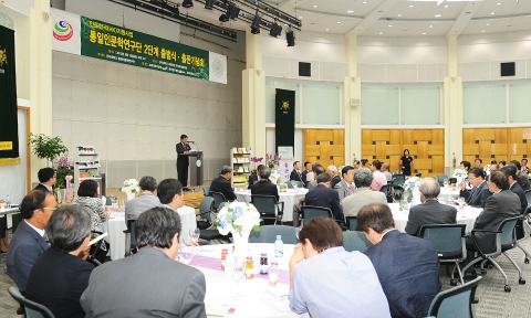 건국대 통일인문학연구단(단장 김성민교수, 철학)은 18일 오후 서울 광진구 능동로 건국대 새천년관 우곡국제회의장에서 2단계(2012.9~2015.8)연구 사업 출범식과 출판기념회,