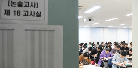 건국대가 서울 주요 대학 가운데 가장 먼저 22~23일 2013학년도 수시모집 논술고사를 실시했다.