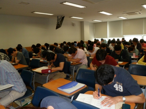 건국대학교(총장 송희영)가 교육역량강화사업의 하나로 지난 여름방학동안 몰입형 외국어능력 향상 프로그램(영어 몰입교육)을 운영한 결과 제5기 수강 학생들의 모의 토익(TOEIC) 성