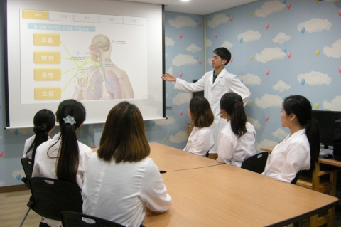 지역사회의 의사소통 장애인들이 진단과 치료를 받을 수 있도록 지난 9월 7일 문을 연 동명대학교 언어치료학과의 언어임상센터