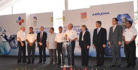 CJ제일제당은 지난 6일 말레이시아 테렝가누(Terengganu)주에 위치한 컬티(Kerteh)지역에서 CJ제일제당 김철하 대표이사(오른쪽 두번째)와 프랑스 아르케마(Arkema)社 부사장 마크슐러(Marc Schuller / 왼쪽 세번째), 나집라자크(Mohd Najib Bin Tun Abdul Razak) 말레이시아 수상(오른쪽 다섯번째) 및 정부 주요인사들이 참석한 가운데 메치오닌공장 기공식 행사를 가졌다.