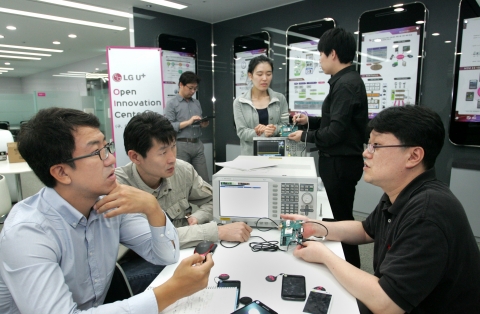 LG유플러스(부회장 이상철/ www.uplus.co.kr)는 4G LTE 디바이스 및 어플리케이션 개발과 사업화를 지원하는 ‘LTE 오픈 이노베이션 센터’를 통해 M2M(사물지능통