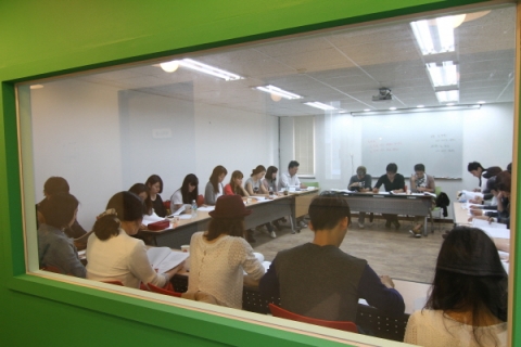 현재 보보스아카데미에서 개설하고 있는 강좌는 프레지 프레젠테이션, 프레젠테이션 스킬, CS강사양성, 글쓰기(직장인, 주부대상), 커뮤니케이션, NLP, 스토리 만화 과정 등이다.