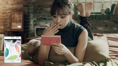 LG전자가 전략 LTE 스마트폰 ‘옵티머스 Vu: II’ 광고모델로 체조요정 손연재씨를 발탁했다. 사진은 10월 중순부터 전파를 타게 될 TV광고 스틸 컷.